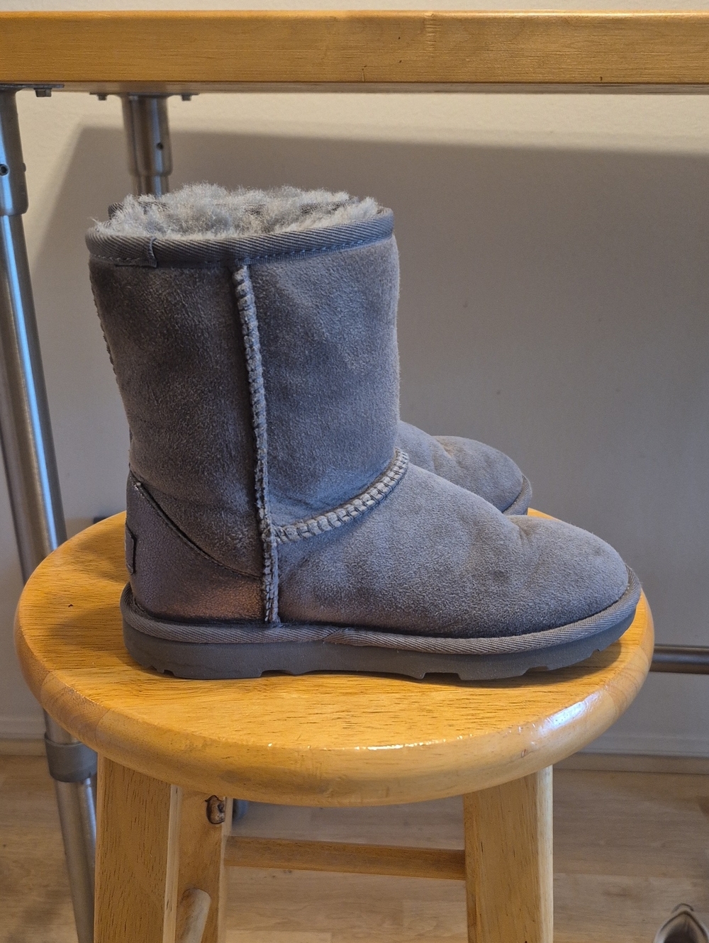 Ugg Gray With Shiny Back Suede Leather Boots - Picture 7 of 12